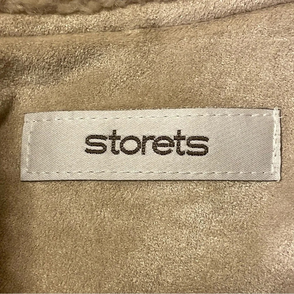 STORETS Vanessa Cropped Shearling Jacket in Beige - Picture 12 of 14